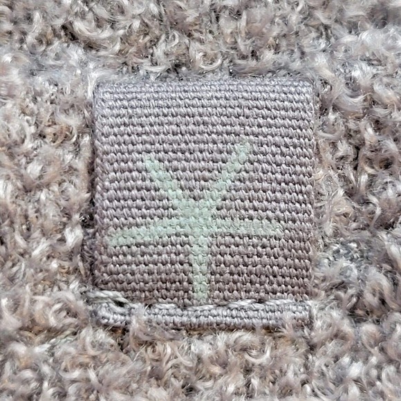 Barefoot Dreams Cozy Chic Lite Relaxed Gray # 903 Medium Cardigan Sweater - Picture 5 of 9